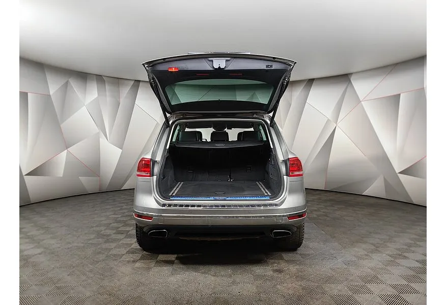 Volkswagen Touareg 3.0 TDI Tiptronic 4Motion (204 л.с.) Серебристый в АВИЛОН. Слайд №12