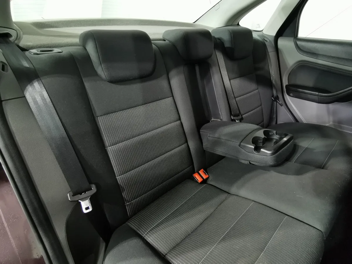 Ford Focus 1.6 AT (101 л.с.) Titanium Фиолетовый в АВИЛОН. Слайд №14