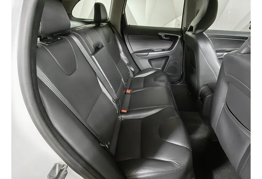 Volvo XC60 2.4 D4 Geartronic AWD (190 л.с.) Белый в АВИЛОН. Слайд №15