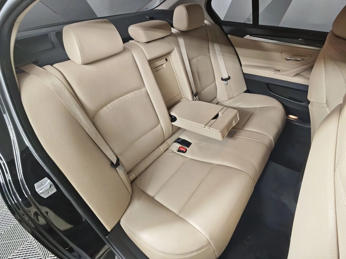 BMW 5 серия 528i xDrive Steptronic (245 л.с.) Черный в АВИЛОН. Слайд №14
