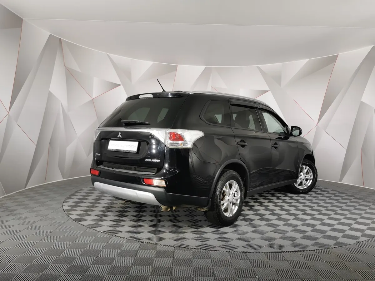 Mitsubishi Outlander 2.0 CVT 4WD (146 л.с.) Черный в АВИЛОН. Слайд №2