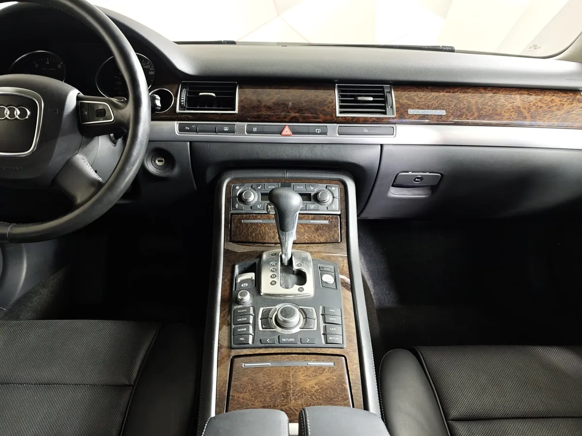 Audi A8 4.2 FSI quattro tiptronic (372 л.с.) Черный в АВИЛОН. Слайд №15