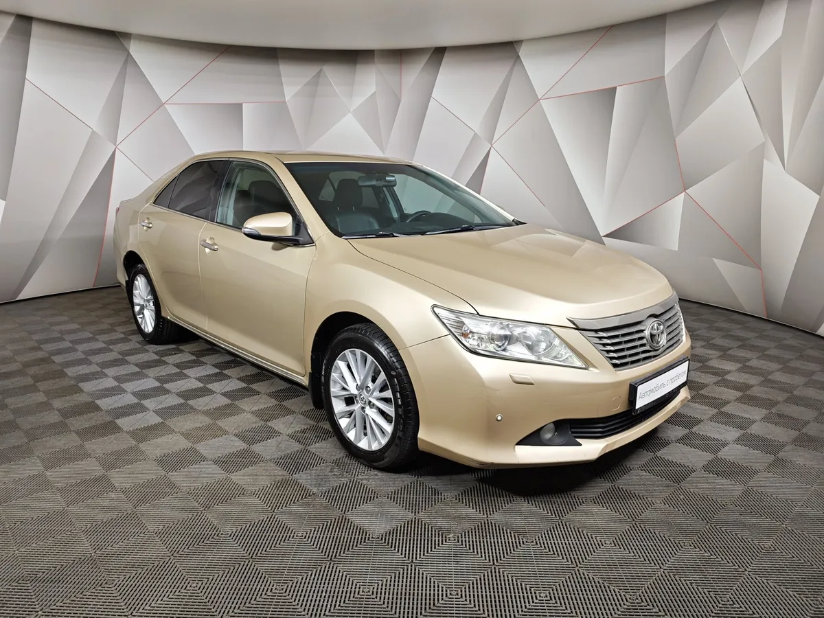 Toyota Camry 2.5 AT (181 л.с.) Бежевый в АВИЛОН. Слайд №3