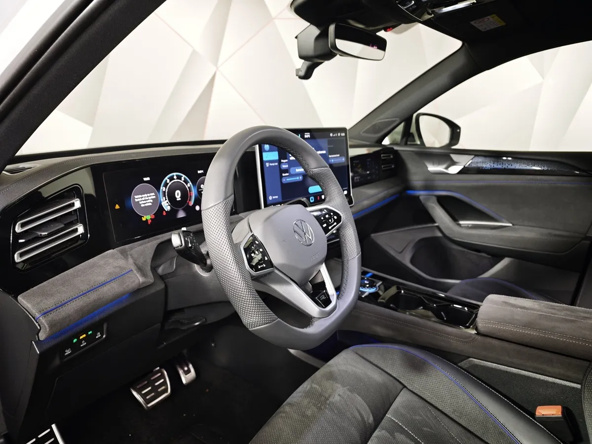 Volkswagen Tiguan 380 TSI 2.0 DSG 4WD (220 л.с.) R-Line Белый в АВИЛОН. Слайд №19