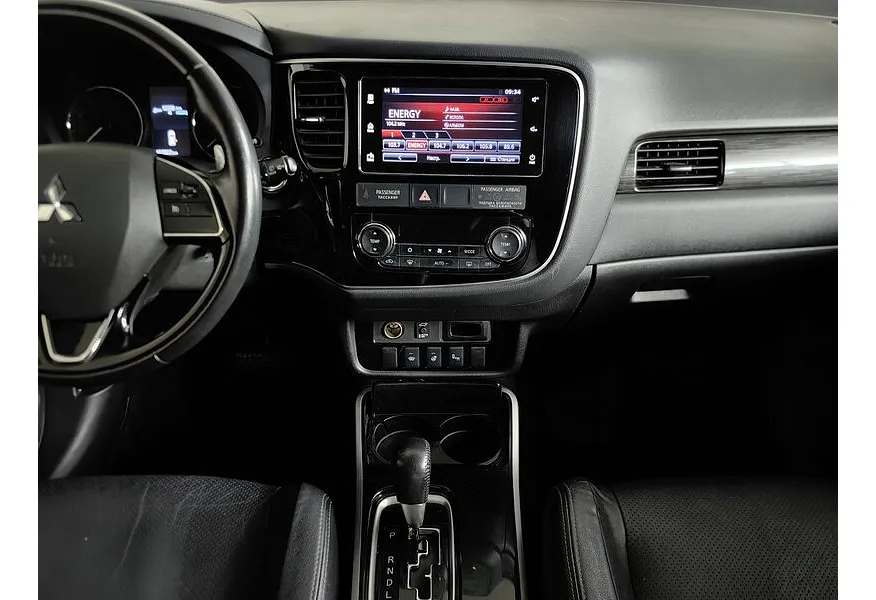 Mitsubishi Outlander 2.4 CVT 4WD (167 л.с.) Белый в АВИЛОН. Слайд №10