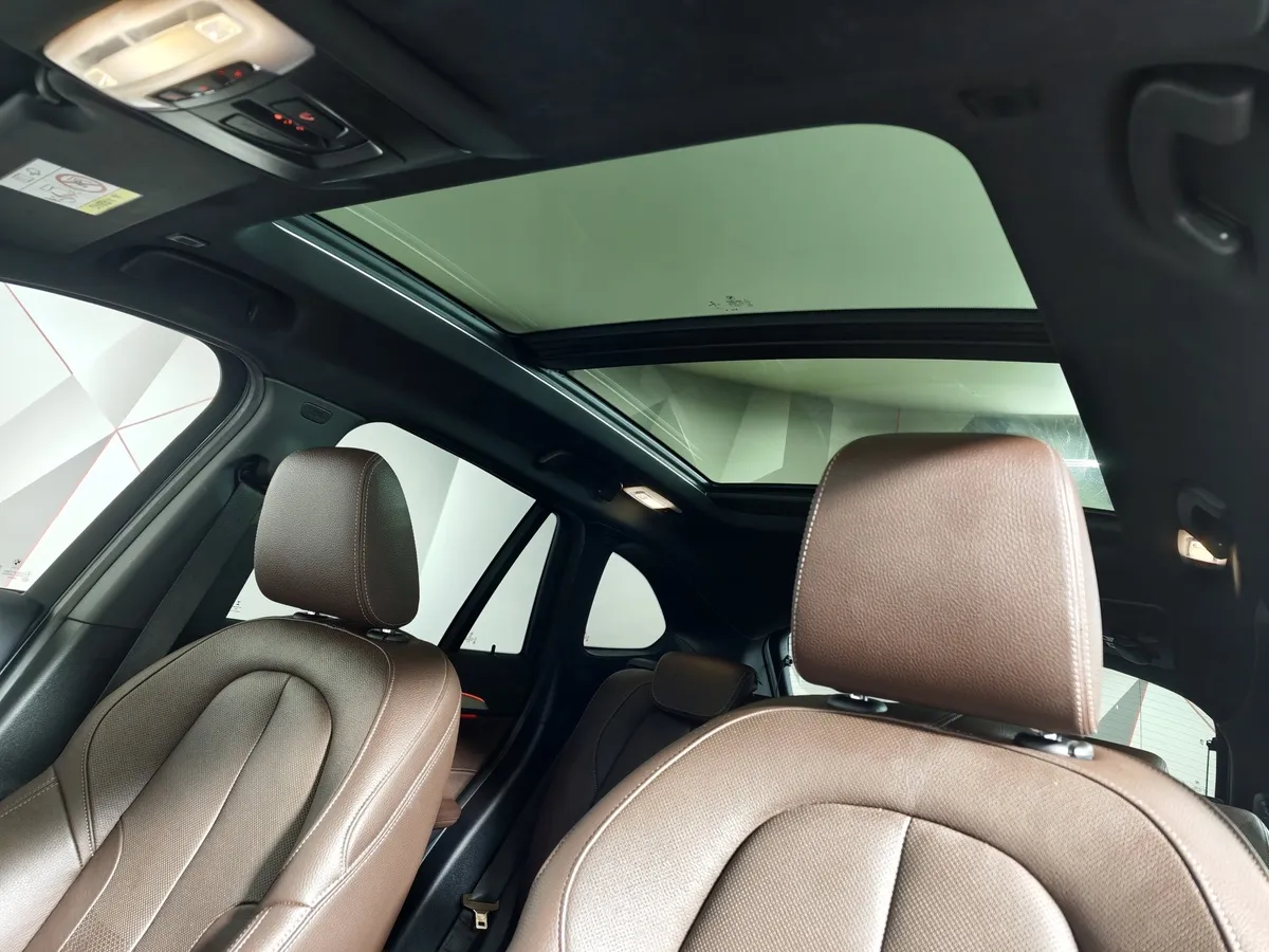 BMW X1 20i xDrive (192 л.с.) M Sport Белый в АВИЛОН. Слайд №20