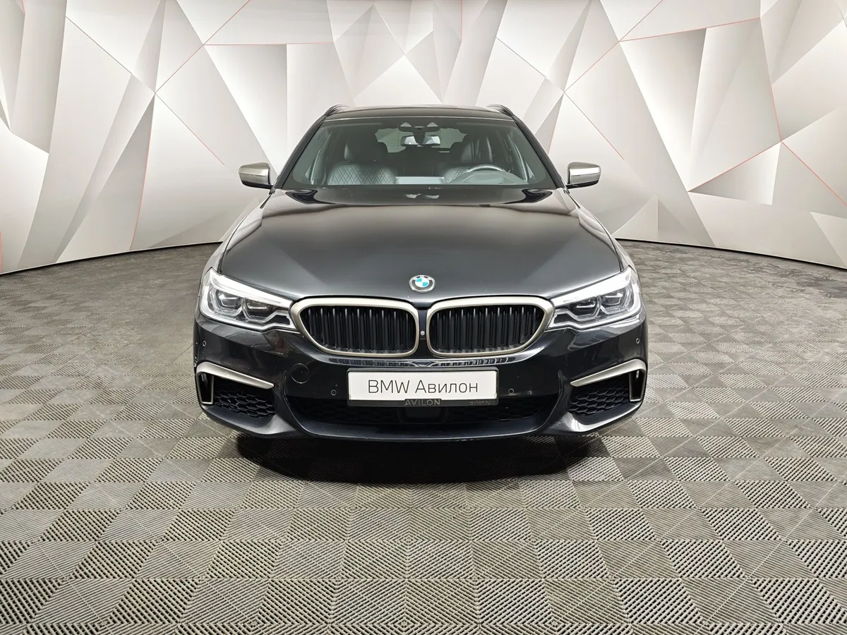 BMW 5 серия M550d xDrive Steptronic (400 л.с.) Черный в АВИЛОН. Слайд №3