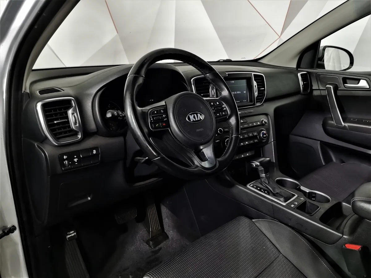Kia Sportage 2.0 AT (150 л.с.) Серебристый в АВИЛОН. Слайд №18