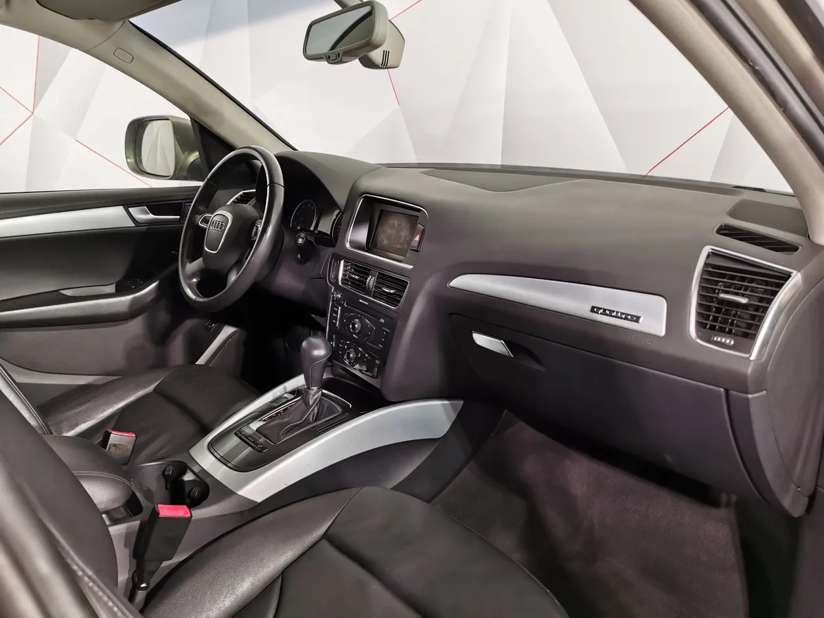 Audi Q5 2.0 TFSI tiptronic quattro (211 л.с.) Бежевый в АВИЛОН. Слайд №12