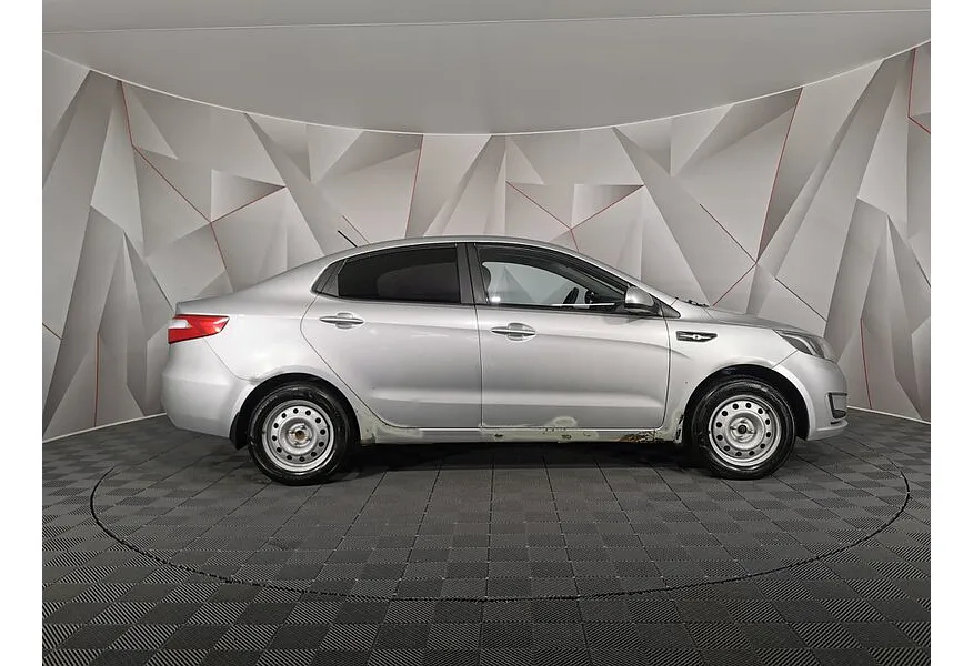 Kia Rio 1.4 MT (107 л.с.) Серебристый в АВИЛОН. Слайд №6