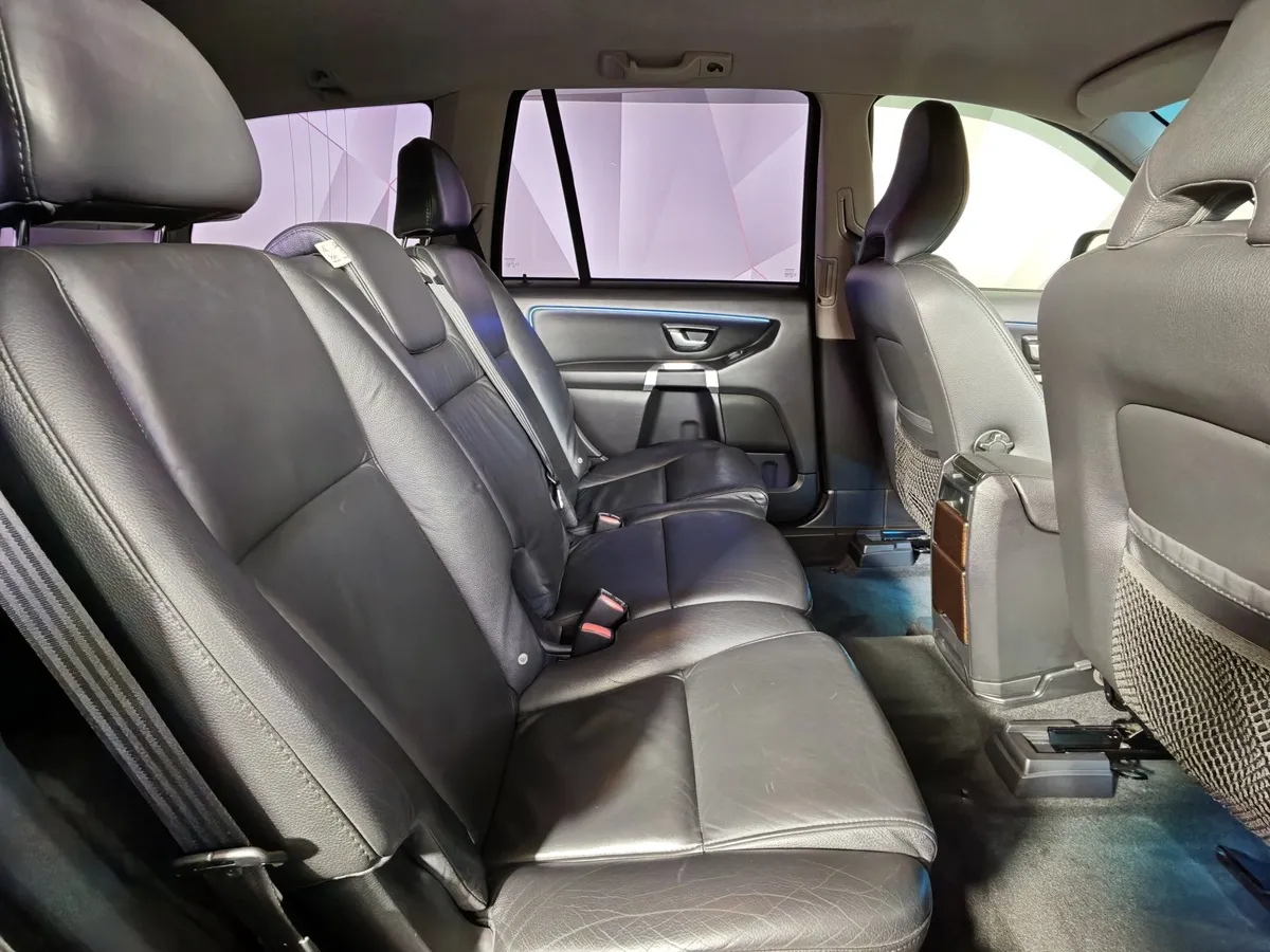 Volvo XC90 2.5 T5 Geartronic AWD (5 мест) (210 л.с.) Коричневый в АВИЛОН. Слайд №16
