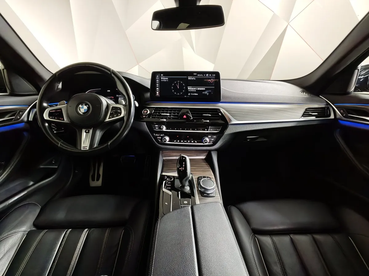 BMW 5 серия 520d xDrive Steptronic (190 л.с.) M Sport Черный в АВИЛОН. Слайд №11
