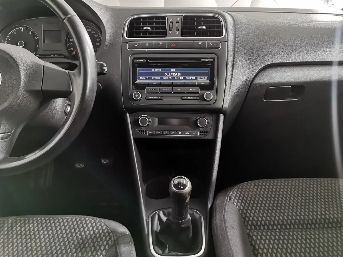 Volkswagen Polo 1.6 MT (105 л.с.) Белый в АВИЛОН. Слайд №14
