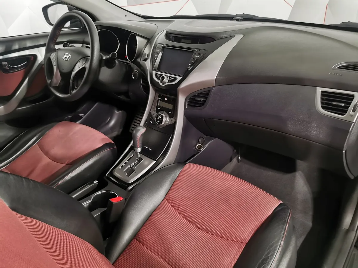 Hyundai Elantra 1.8 AT (150 л.с.) Sport Черный в АВИЛОН. Слайд №12