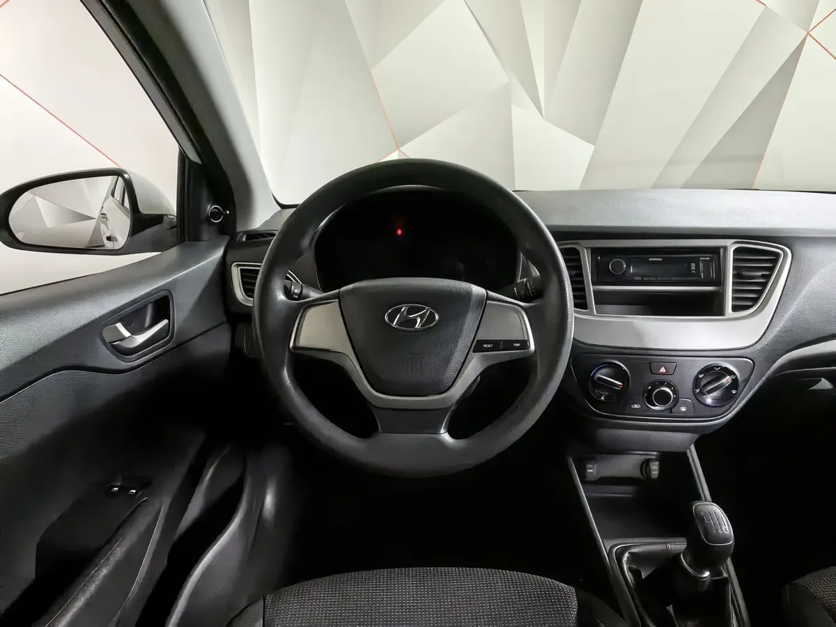 Hyundai Solaris 1.4 MT (107 л.с.) Active Белый в АВИЛОН. Слайд №20