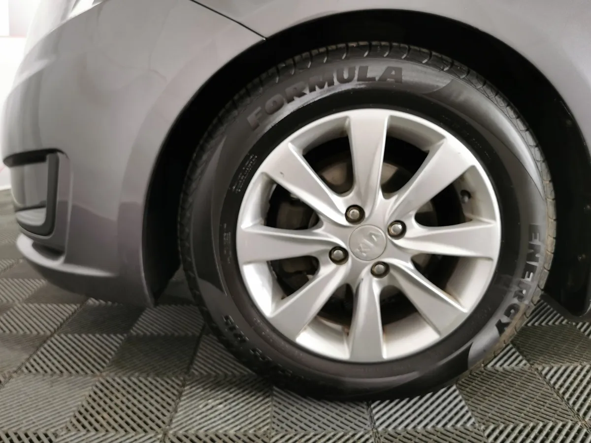 Kia Rio 1.4 AT (107 л.с.) Серый в АВИЛОН. Слайд №9