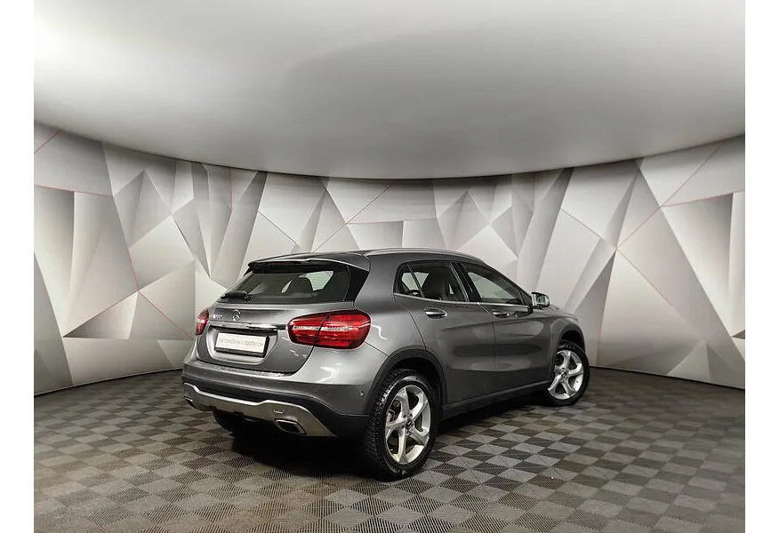 Mercedes-Benz GLA 200 7G-DCT (150 л.с.) Особая серия Серый в АВИЛОН. Слайд №2