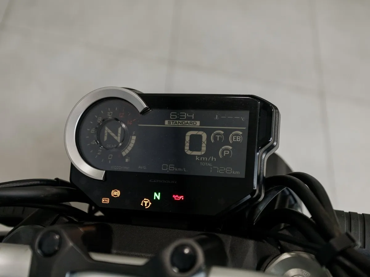 Honda CB1000 R 998 см³ (145 л.с.) 998 Черный в АВИЛОН. Слайд №11