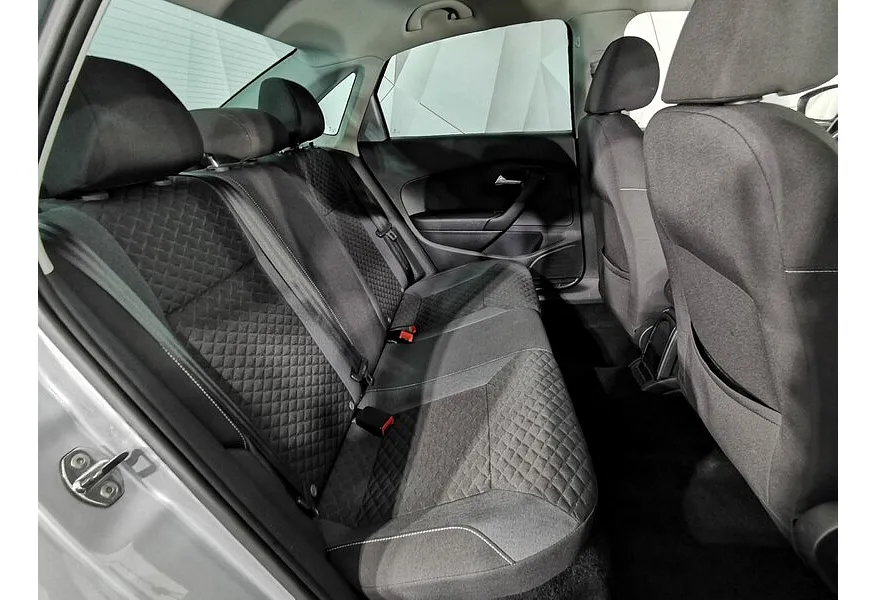 Volkswagen Polo 1.6 MPI MT (110 л.с.) Connect Серебристый в АВИЛОН. Слайд №17