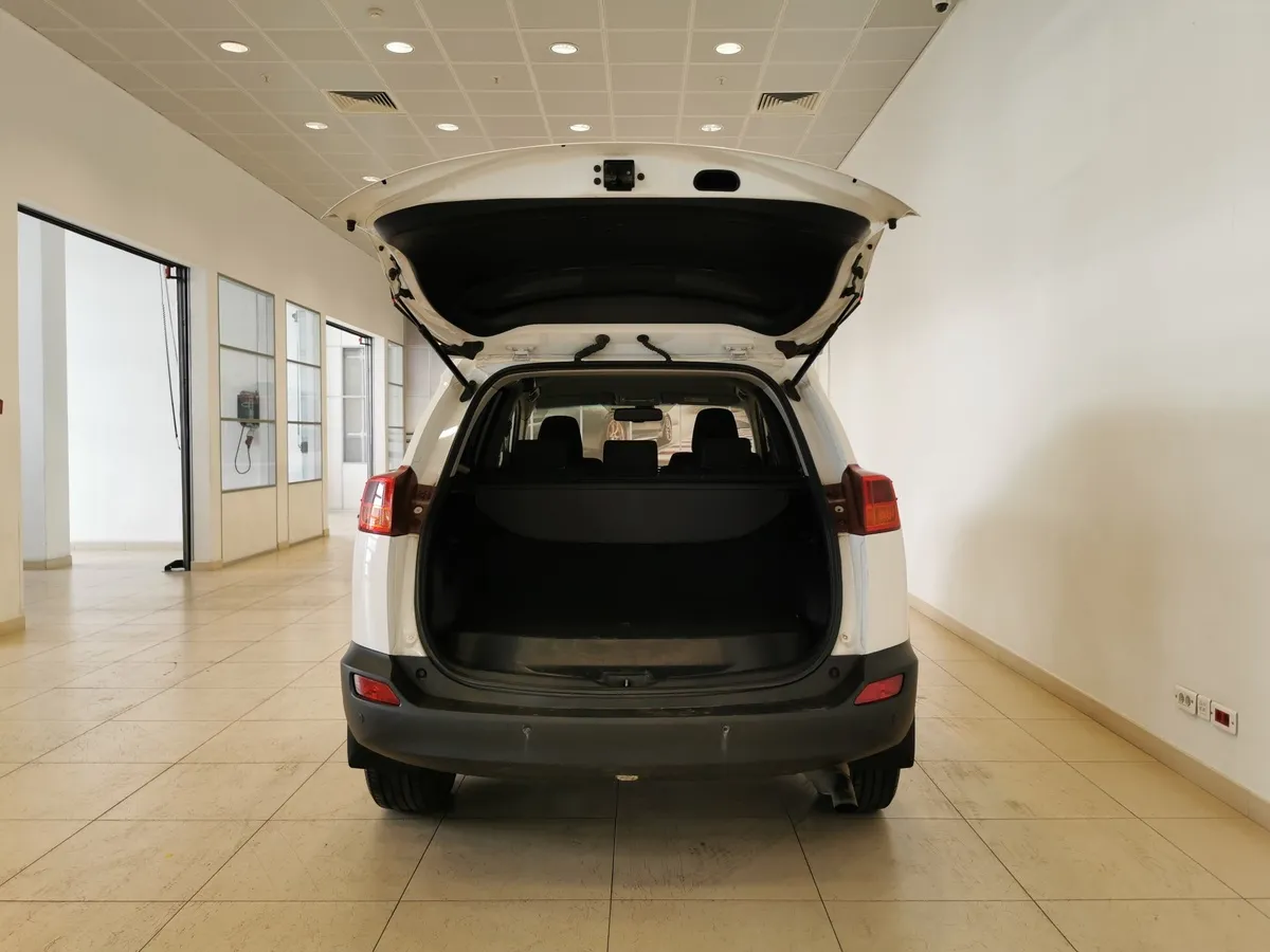 Toyota RAV4 2.2 D AT 4WD (150 л.с.) Комфорт Белый в АВИЛОН. Слайд №11