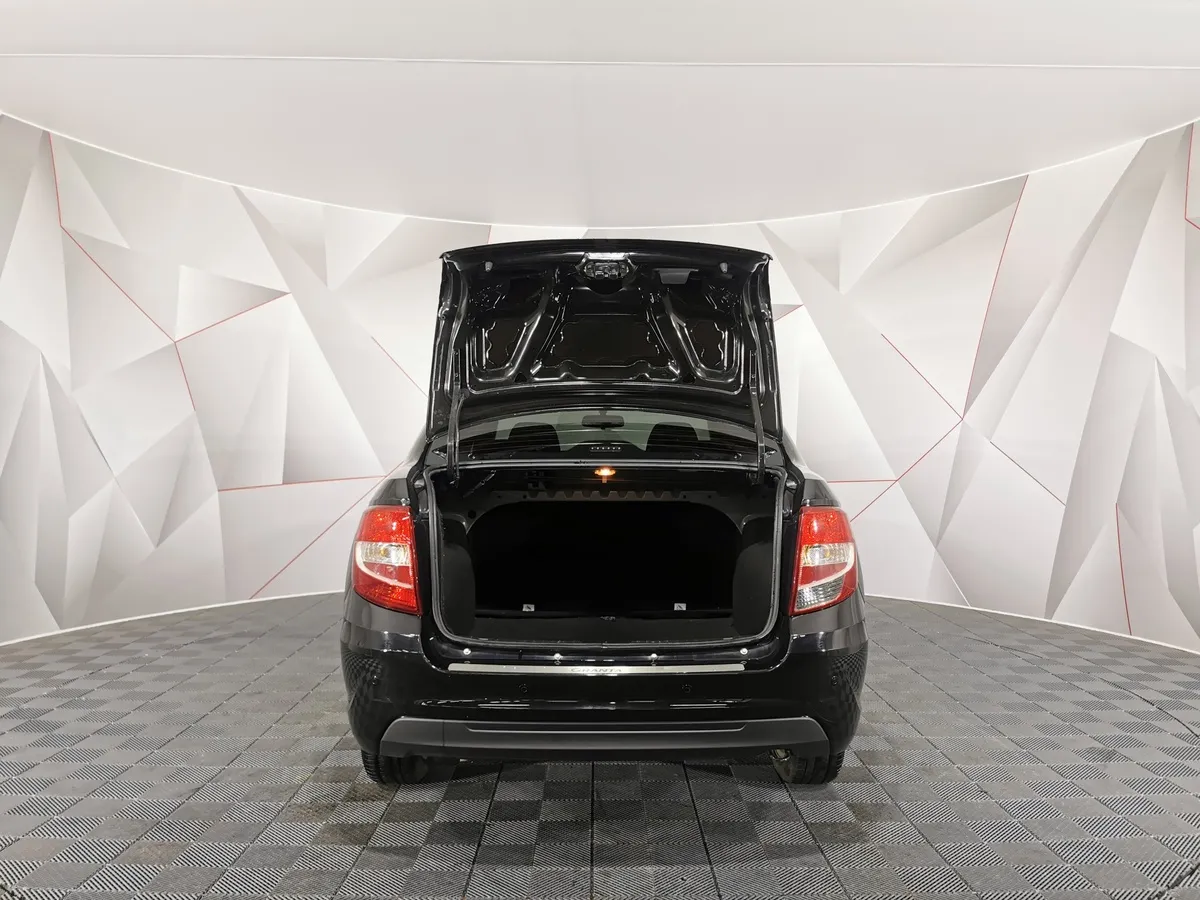 ВАЗ (Lada) Granta 1.6 MT 16кл (98 л.с.) Черный в АВИЛОН. Слайд №11