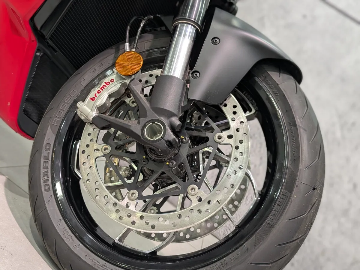 Ducati Diavel V4 1158 см³ (168 л.с.) (168) 1158 Красный в АВИЛОН. Слайд №6
