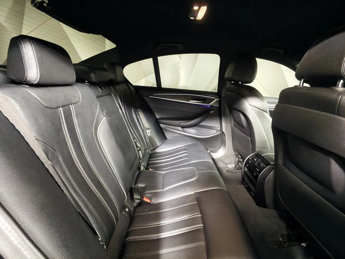 BMW 5 серия 530i xDrive Steptronic (249 л.с.) M Sport Plus Черный в АВИЛОН. Слайд №14