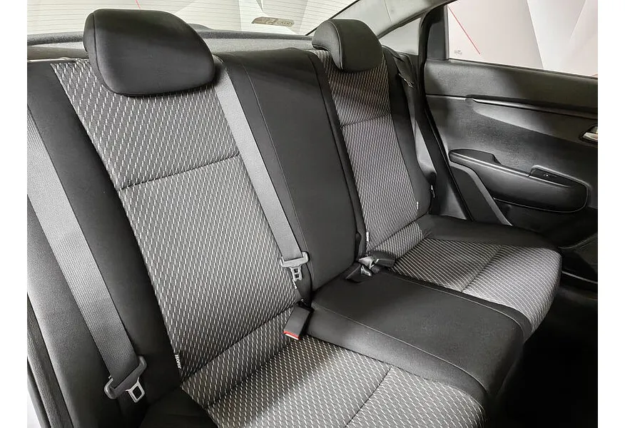 Kia Rio 1.6 AT (123 л.с.) Luxe Белый в АВИЛОН. Слайд №17