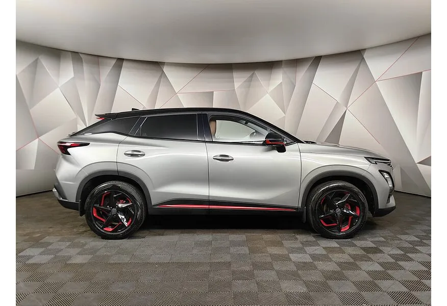 АВИЛОН - Omoda C5 1.5T CVT (147 л.с.) Ultimate (двухцветный, красные элементы экстерьера) Серебристый - slide 3