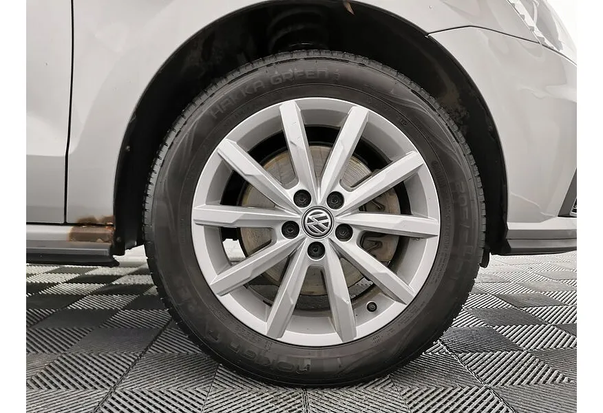 Volkswagen Polo 1.4 TSI MT (125 л.с.) GT Серебристый в АВИЛОН. Слайд №9