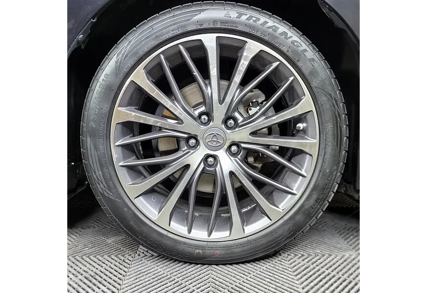 Toyota Camry 2.5 AT (181 л.с.) Черный в АВИЛОН. Слайд №19