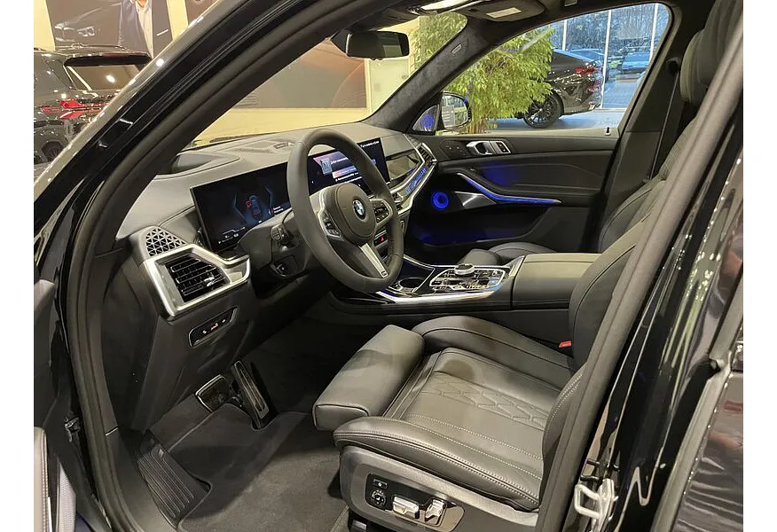 BMW X7 xDrive40i Steptronic (381 л.с.) Черный в АВИЛОН. Слайд №9