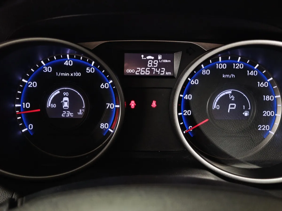 Hyundai ix35 2.0 AT 4WD (150 л.с.) Comfort Черный в АВИЛОН. Слайд №18