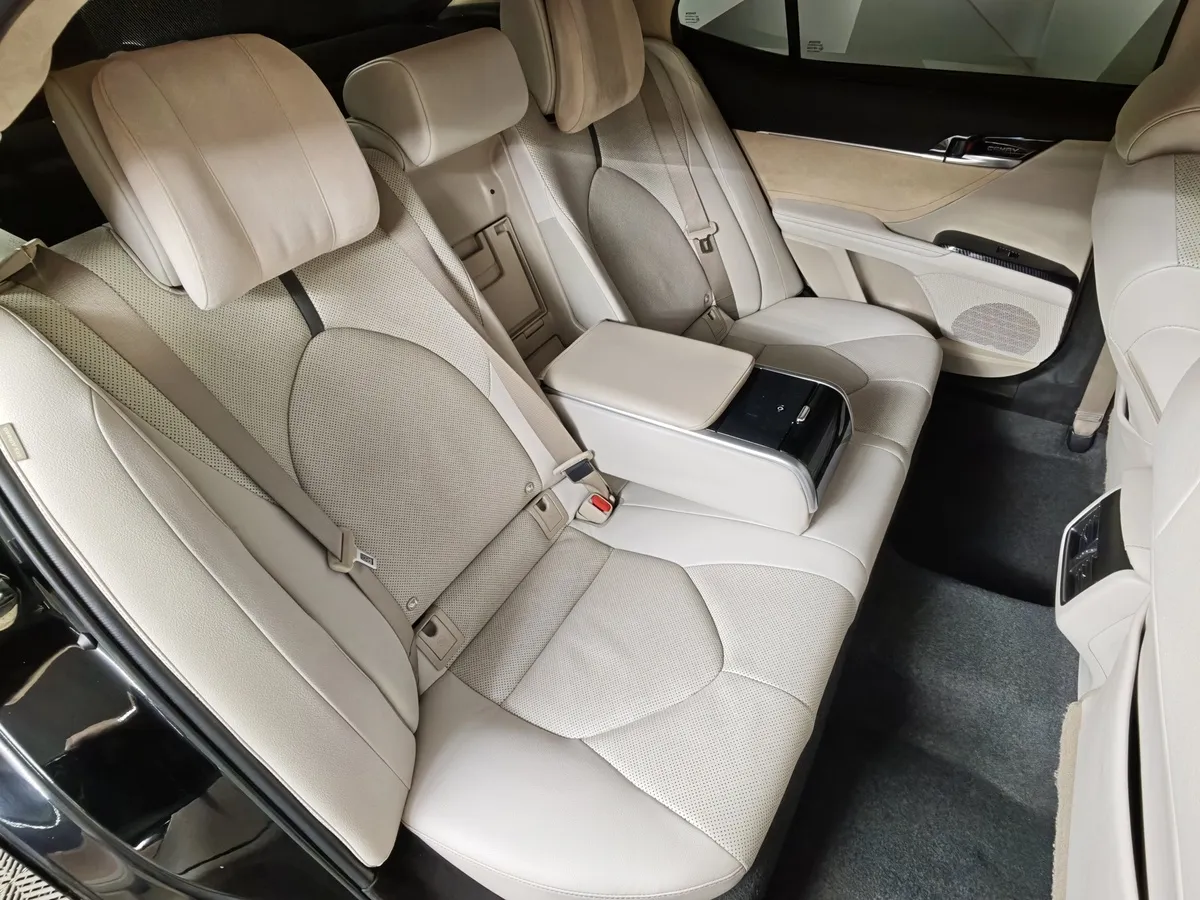 Toyota Camry 3.5 AT (249 л.с.) Черный в АВИЛОН. Слайд №17