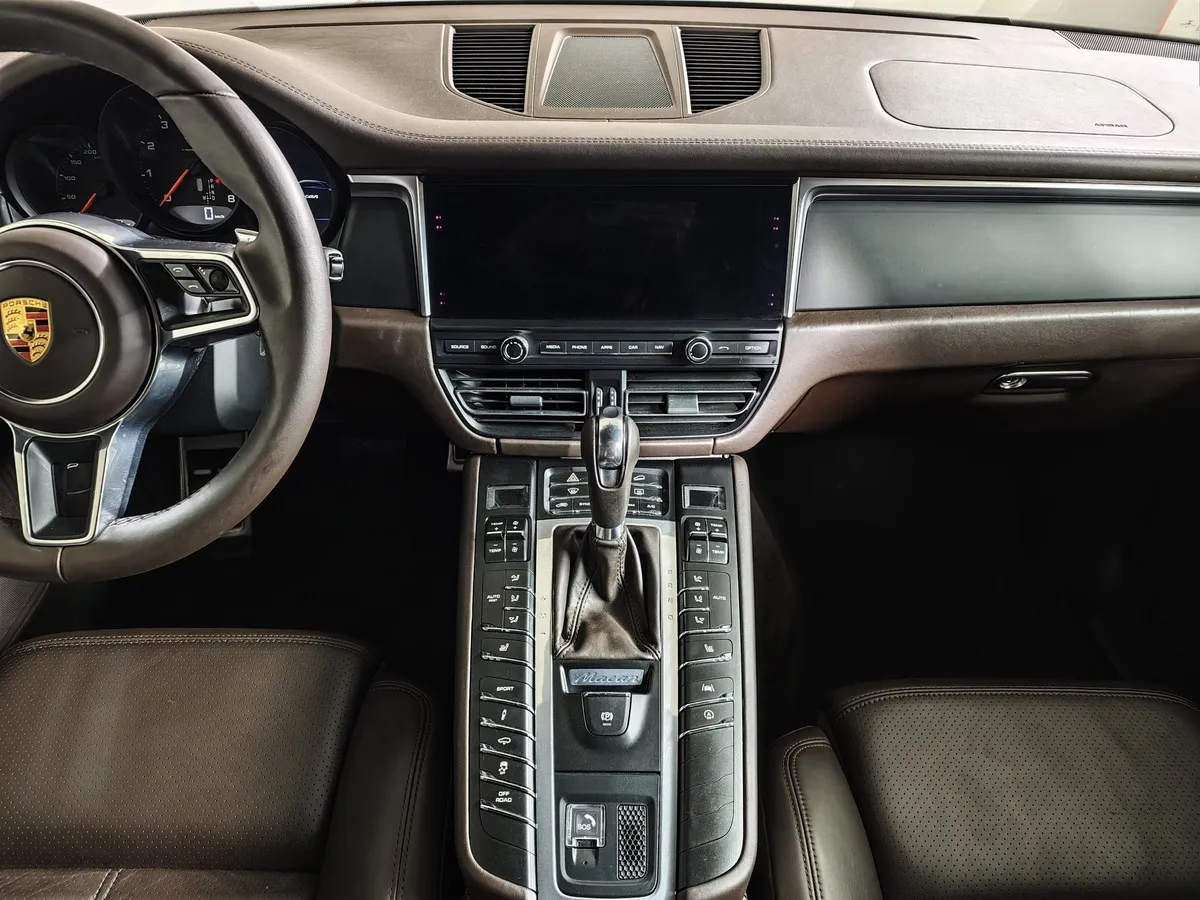 Porsche Macan 2.0 TFSI AMT 4WD (265 л.с.) R4 Коричневый в АВИЛОН. Слайд №15