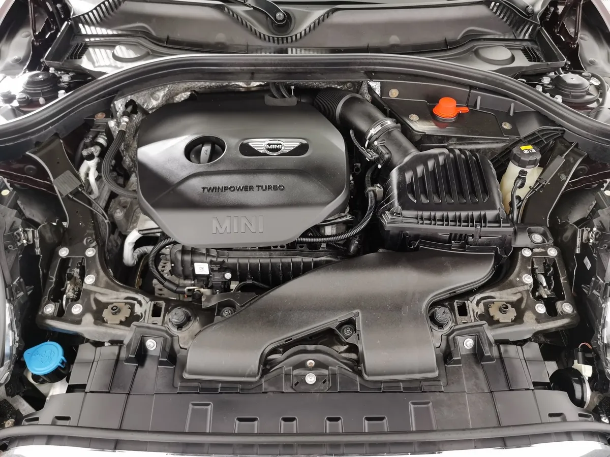 MINI Clubman Cooper 1.5 AT (136 л.с.) Красный в АВИЛОН. Слайд №10