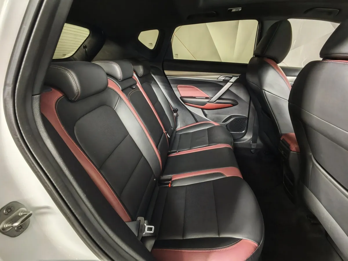 Geely Coolray 1.5T 7DCT 2WD (150 л.с.) Flagship Sport Белый в АВИЛОН. Слайд №16