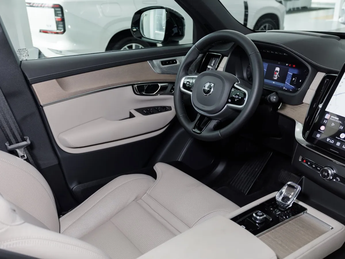 Volvo XC90 2.0 B6 mild hybrid AT AWD (7 мест) (300 л.с.) Ультра темный Серый в АВИЛОН. Слайд №9