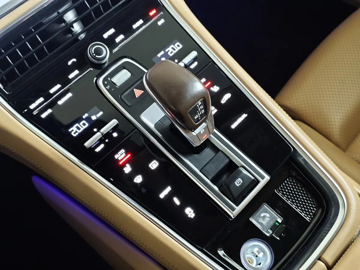 Porsche Panamera 4 3.0 PDK AWD (330 л.с.) Серый в АВИЛОН. Слайд №22