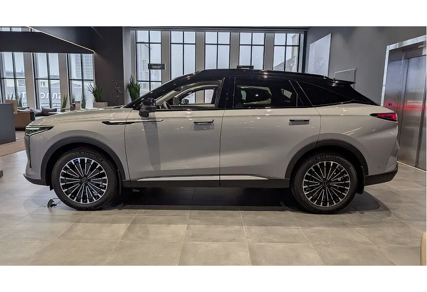 EXEED RX 2.0T 8AT 4WD (249 л.с.) Flagship Серый в АВИЛОН. Слайд №2