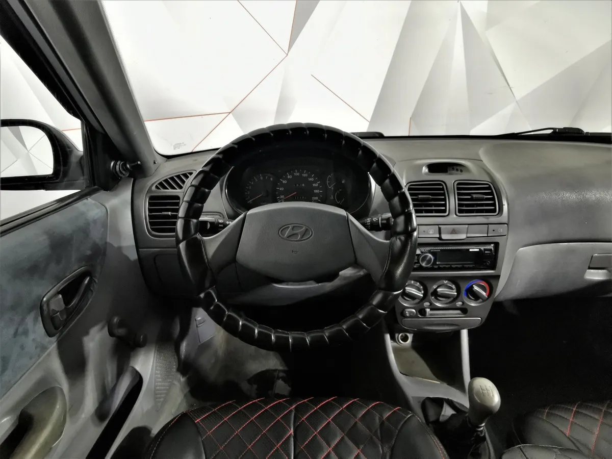 Hyundai Accent 1.5 MT (102 л.с.) Серебристый в АВИЛОН. Слайд №19