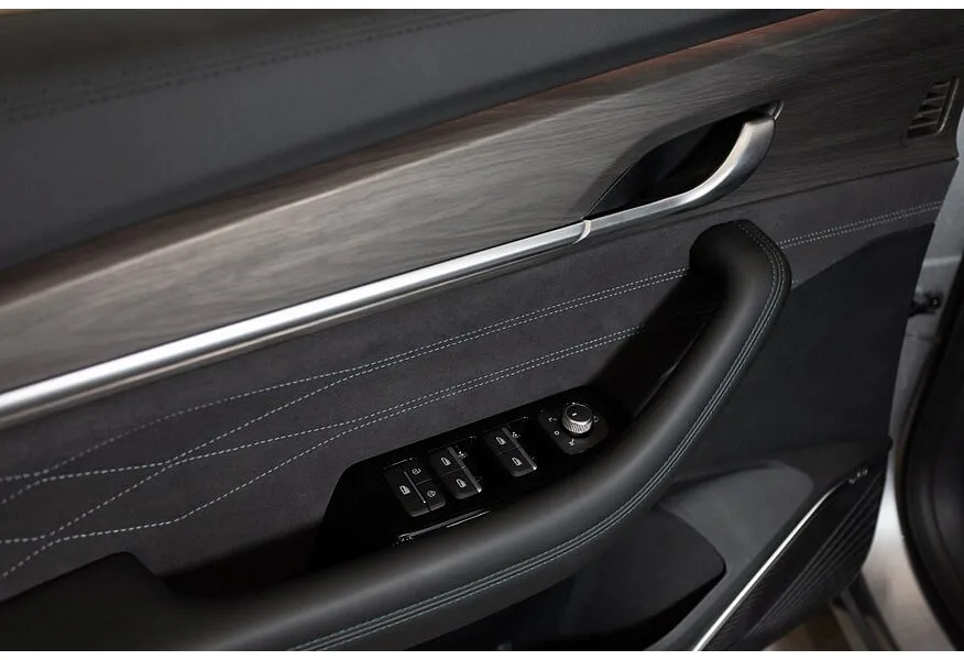 Geely Monjaro 2.0T 8AT 4WD (238 л.с.) Flagship Серебристый в АВИЛОН. Слайд №18