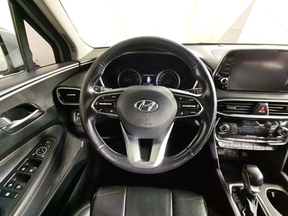Hyundai Santa Fe 2.2 (200 л.с.) CRDi - 8AT High-tech Серый в АВИЛОН. Слайд №20