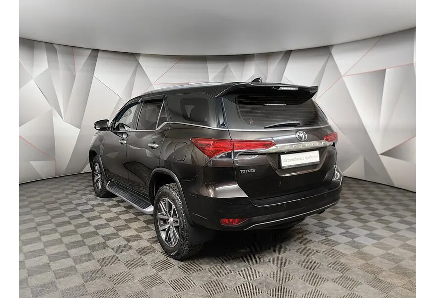 Toyota Fortuner 2.8 TD AT 4WD (177 л.с.) Комфорт Коричневый в АВИЛОН. Слайд №4