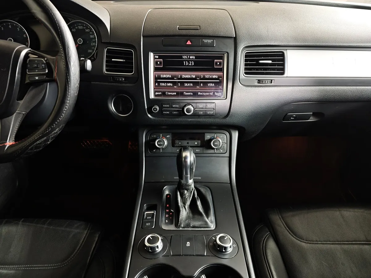 Volkswagen Touareg 3.6 FSI Tiptronic 4Motion (249 л.с.) V6 FSI Серый в АВИЛОН. Слайд №15