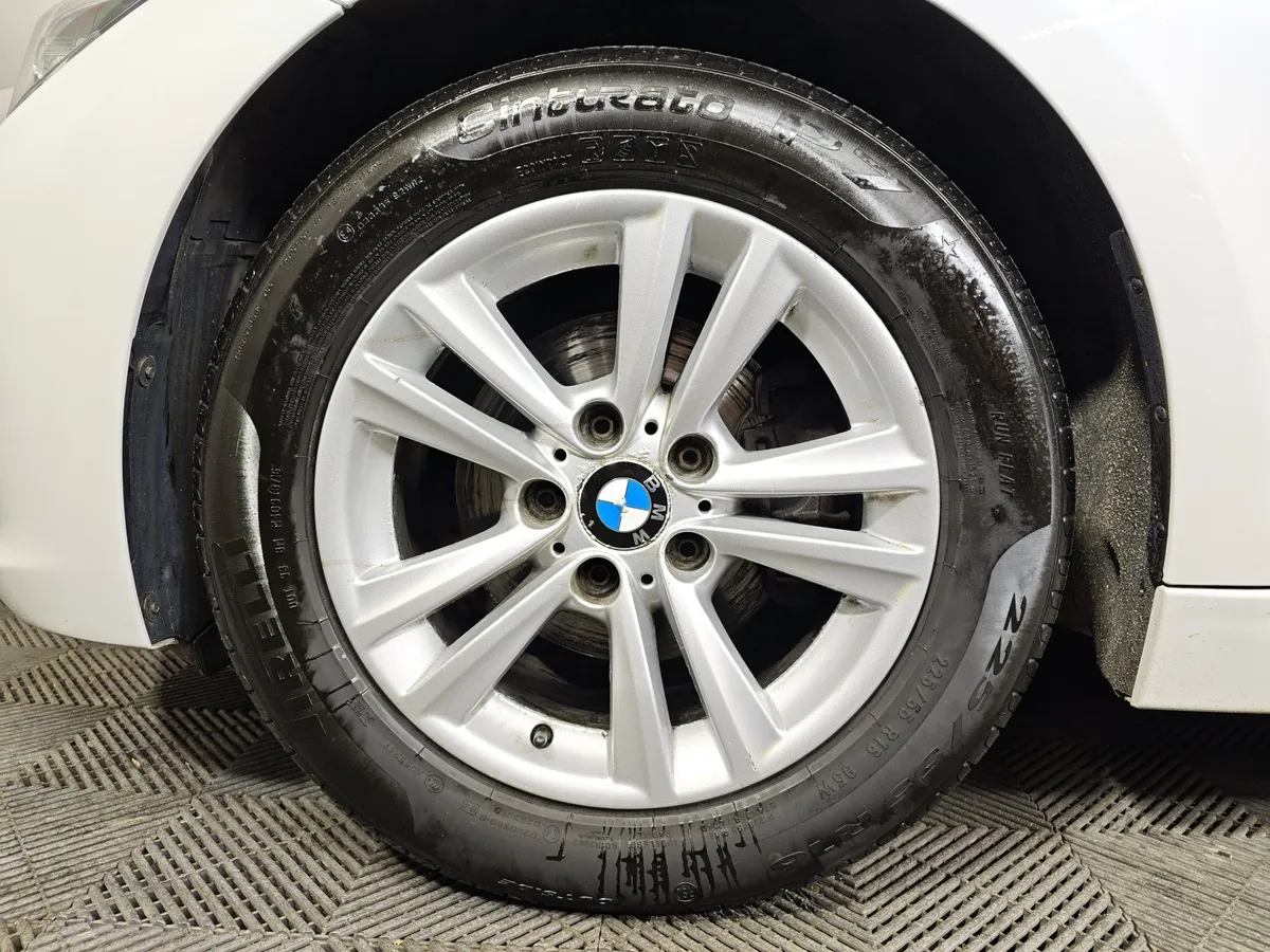 BMW 3 серия 318i AT (136 л.с.) Белый в АВИЛОН. Слайд №7