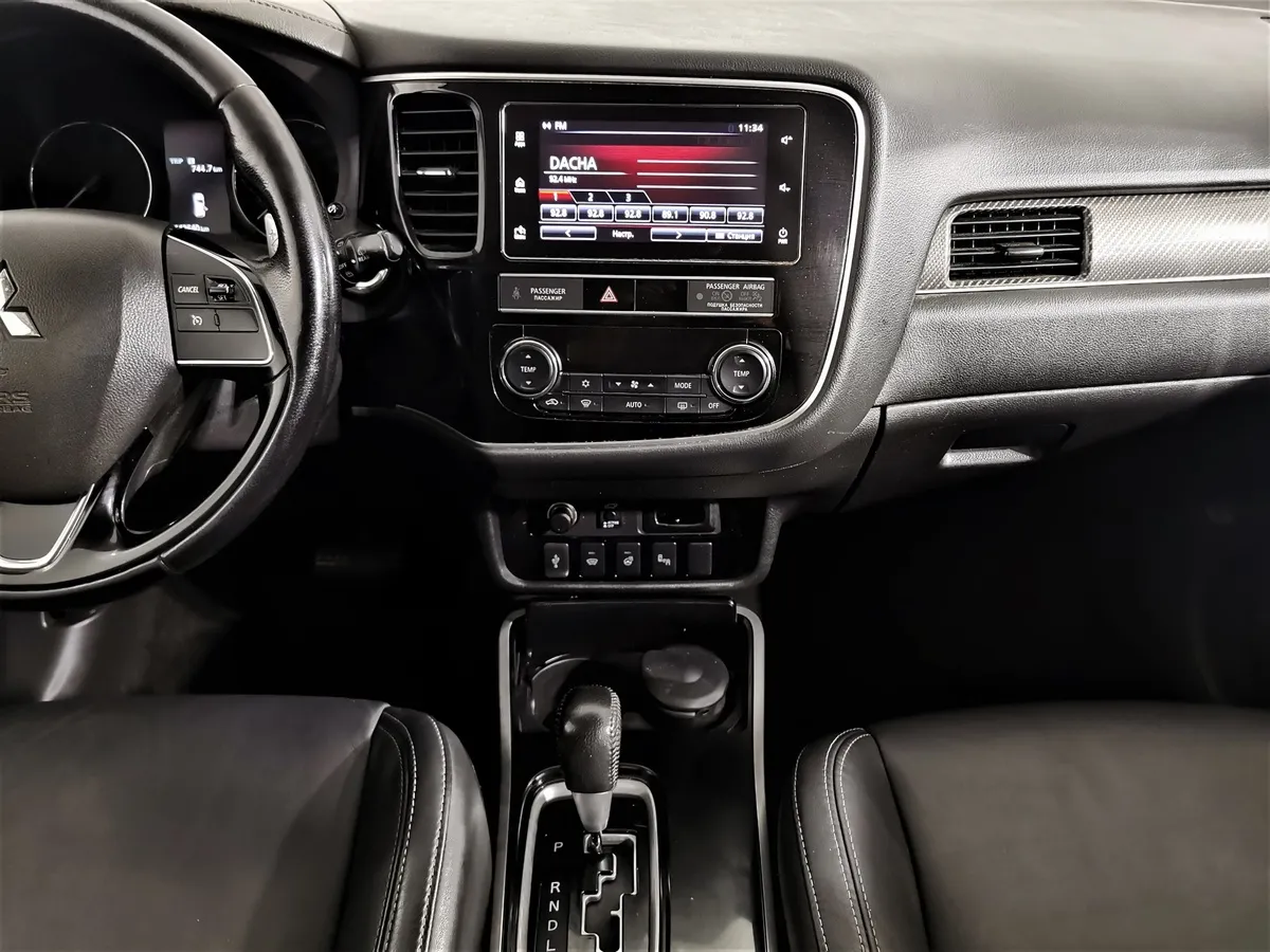 Mitsubishi Outlander 2.4 MIVEC CVT 4WD 7 мест (167 л.с.) Ultimate Коричневый в АВИЛОН. Слайд №14