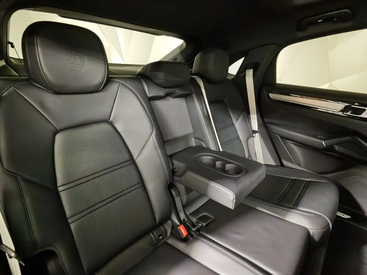 Porsche Cayenne Coupe 3.0 Tiptronic AWD (340 л.с.) Черный в АВИЛОН. Слайд №16