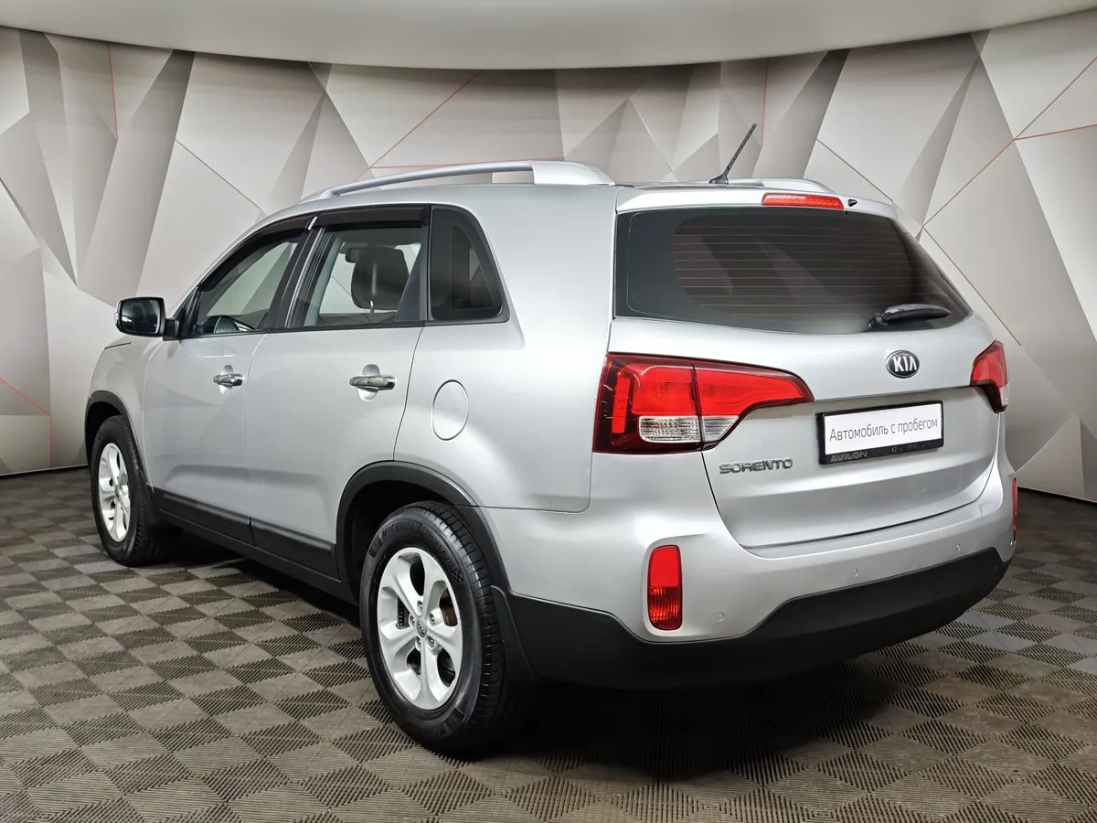 Kia Sorento 2.4 AT (175 л.с.) Classic Серебристый в АВИЛОН. Слайд №4