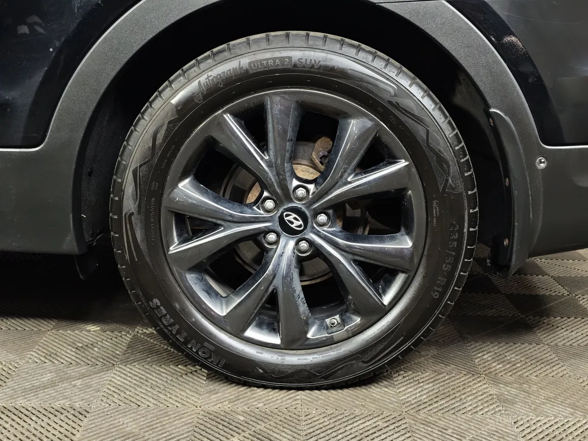 Hyundai Santa Fe 2.4 AT 4WD (175 л.с.) High-tech Черный в АВИЛОН. Слайд №9